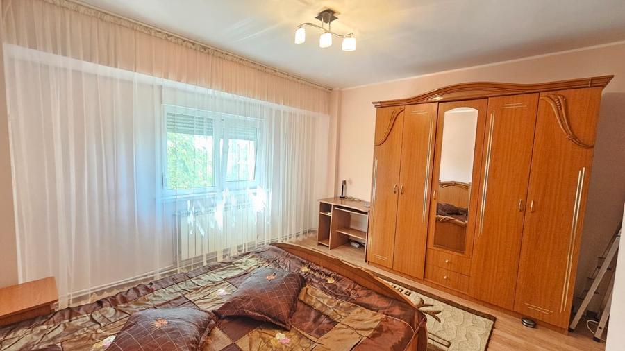 Apartament cu 3 camere decomandat în