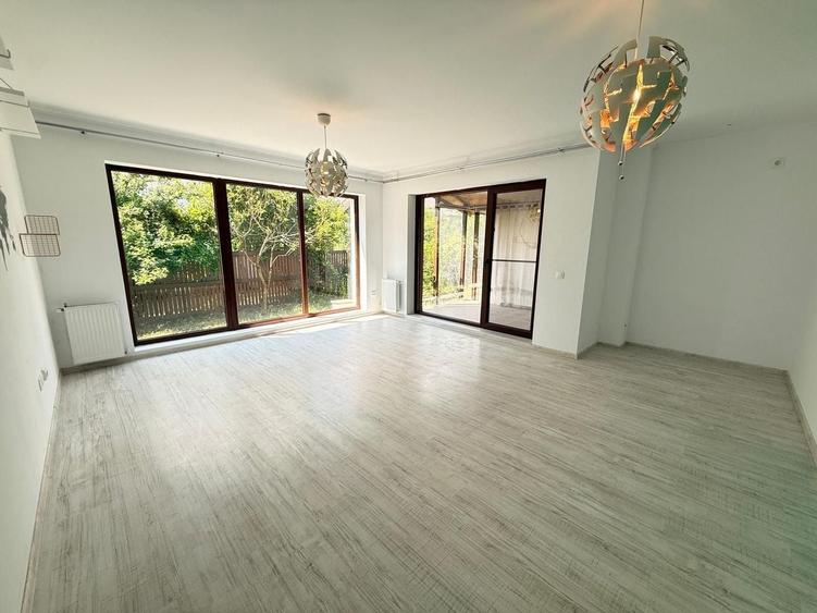 Duplex cu 4 camere cu Canalizare în Corbeanca