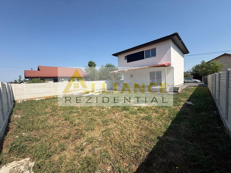 Casă individuală cu 4 camere cu Canalizare în Berceni