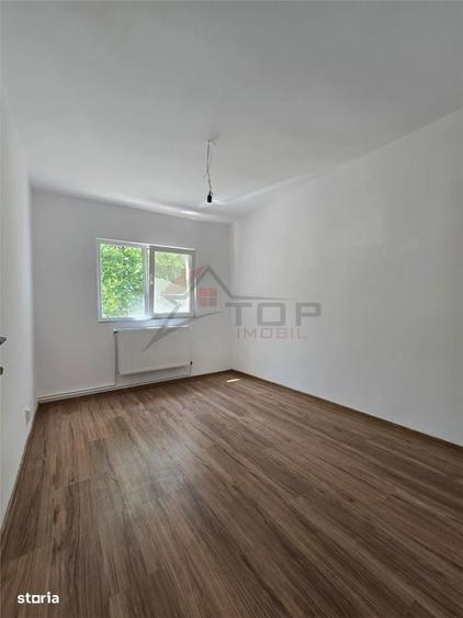 Apartament cu 4 camere decomandat în Dacia