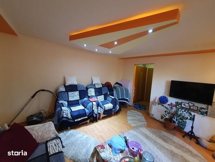 Apartament cu 3 camere semidecomandat în Kiriac