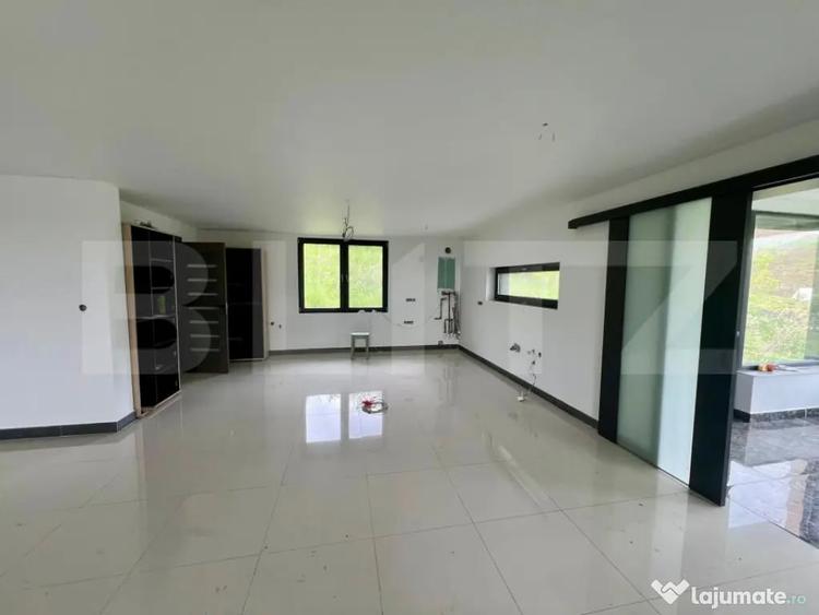 Casă cu 3 camere cu Teren 2600 Mp în Central