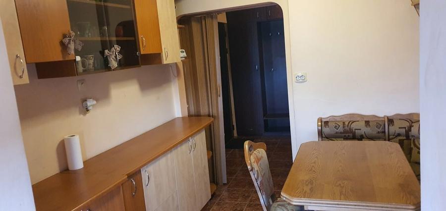 Apartament cu 3 camere, mobilat în Soarelui