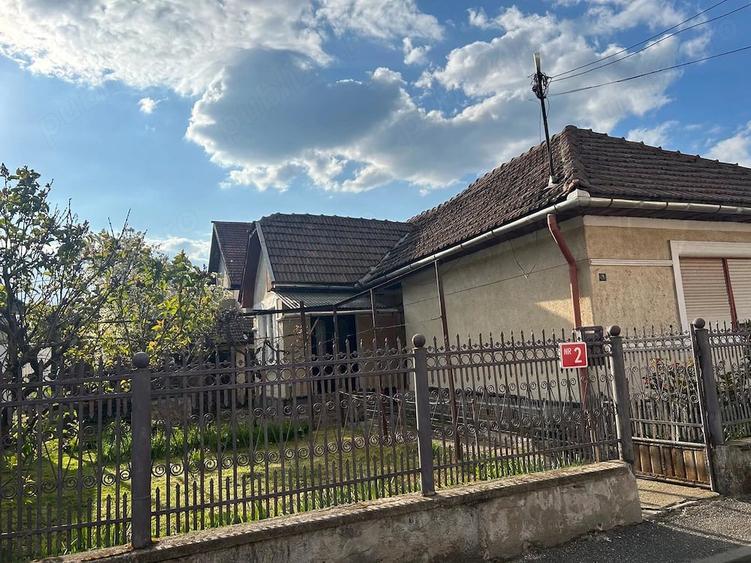 Casă cu 2 camere cu Teren 267 Mp în Central