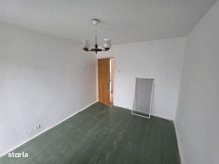 Apartament cu 3 camere semidecomandat în 1 Decembrie 1918