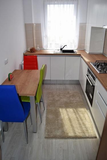 Apartament cu 2 camere decomandat în Exterior Vest