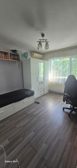 Apartament cu 4 camere semidecomandat, mobilat în Tătărași