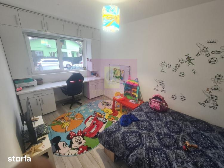 Apartament cu 3 camere semidecomandat în Cuza