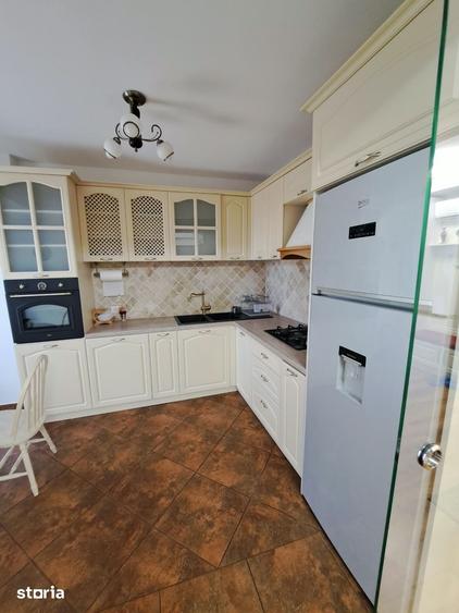 Apartament cu 3 camere semidecomandat în Central