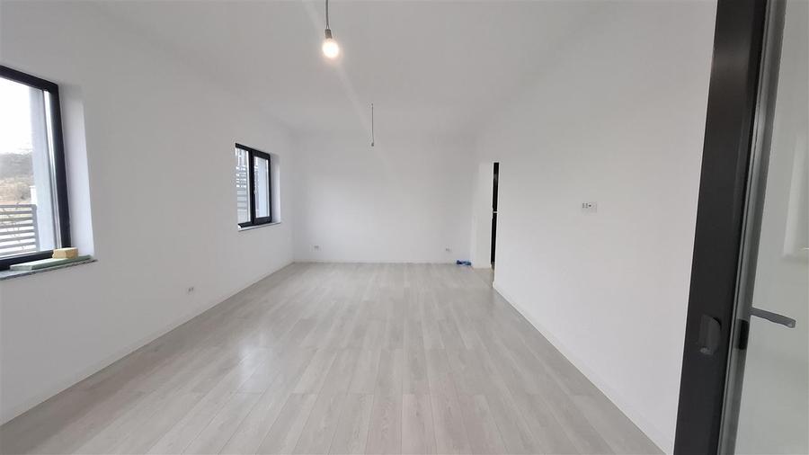 Casă individuală cu 4 camere cu Canalizare în Rediu