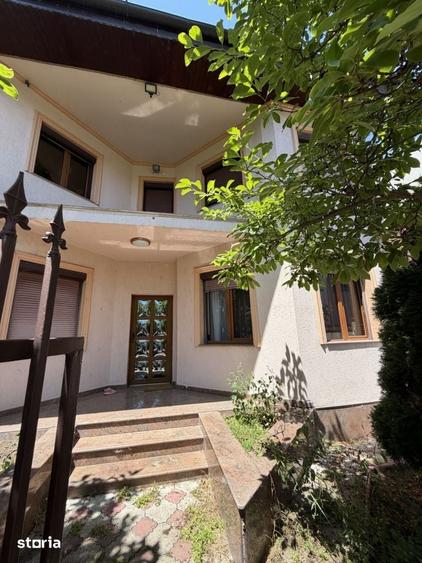Casă cu 6 camere cu Teren 480 Mp în Banloc