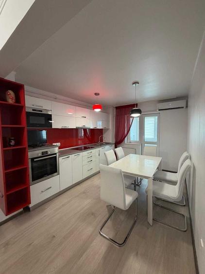 Apartament cu 3 camere decomandat în Central