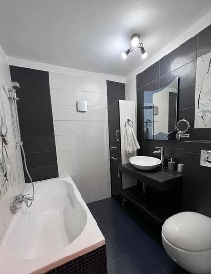 Apartament cu 3 camere semidecomandat, mobilat în 13 Septembrie