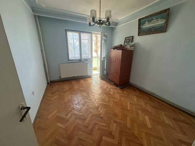 Apartament cu 3 camere decomandat în Obor