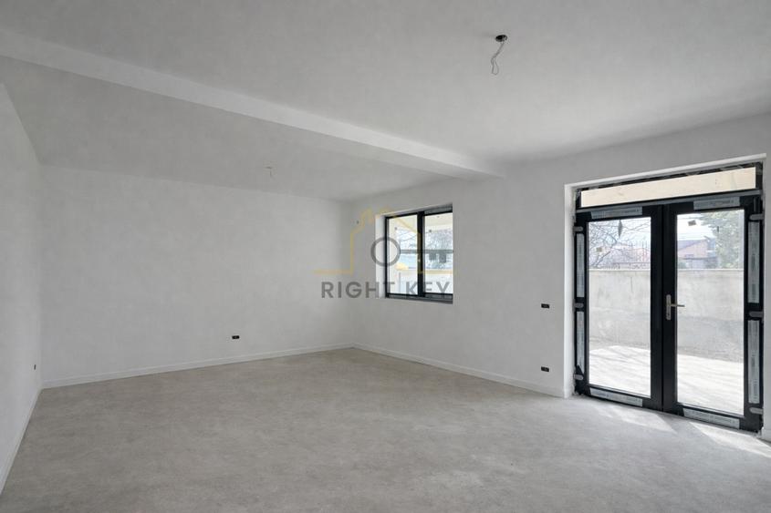 Duplex cu 4 camere cu Canalizare în Domnești