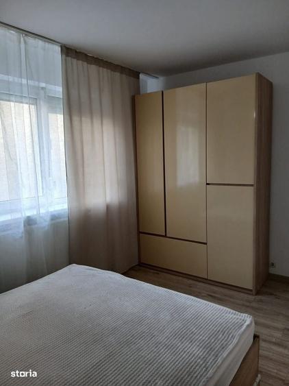 Apartament cu 3 camere semidecomandat în Micro 3