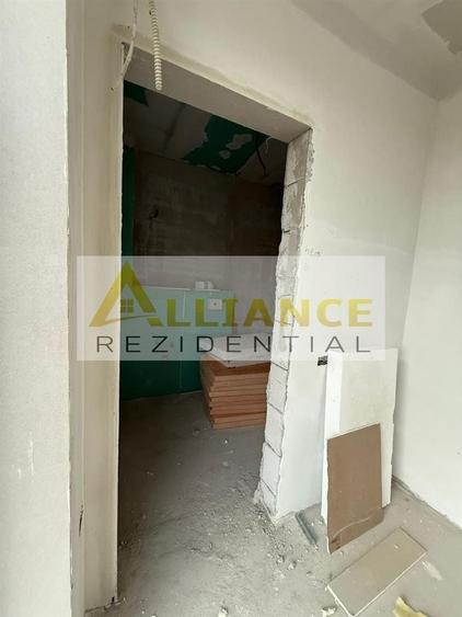 Duplex cu 5 camere cu Canalizare în Est