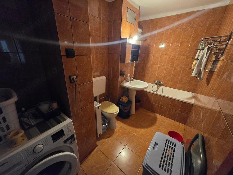 Apartament cu 3 camere decomandat în Aradului