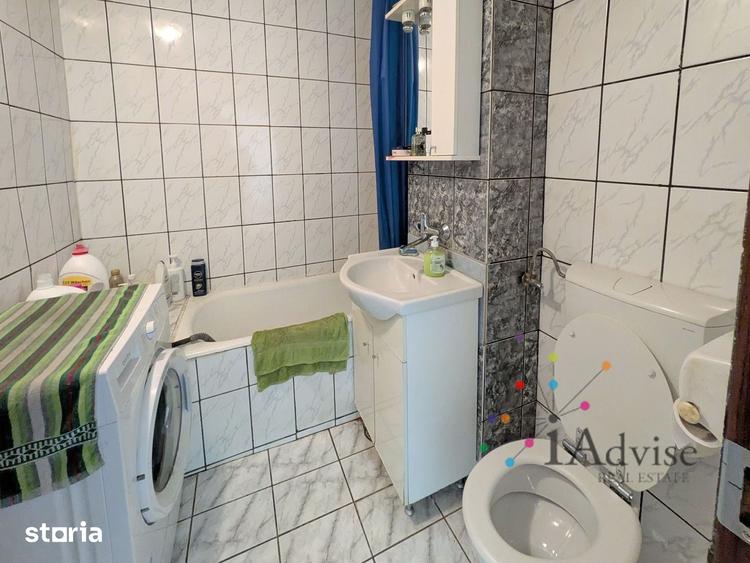 Apartament cu 3 camere decomandat în Florilor