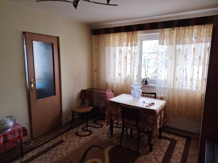 Apartament cu 3 camere semidecomandat în Fălticeni