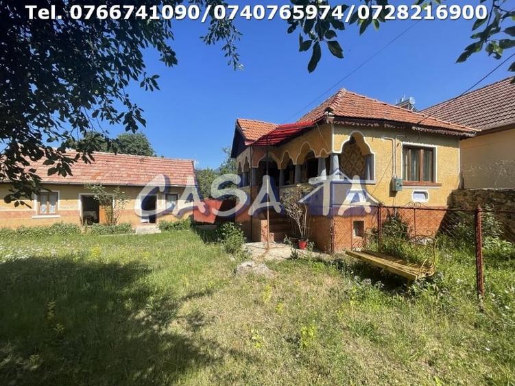 Casă individuală cu 4 camere cu Canalizare în Runcu