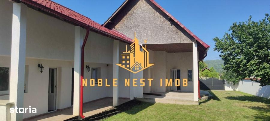 Casă cu 5 camere cu Teren 2500 Mp în Central