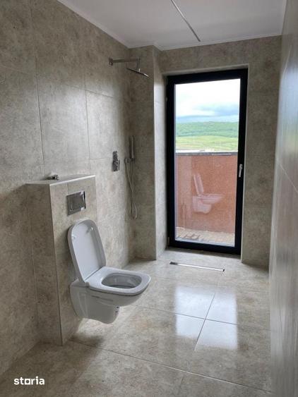 Apartament cu 4 camere semidecomandat în Dâmbul Rotund