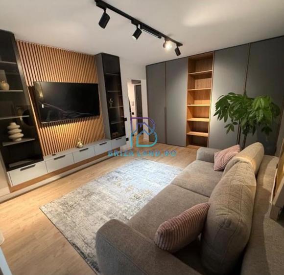 Apartament cu 3 camere decomandat în Tineretului