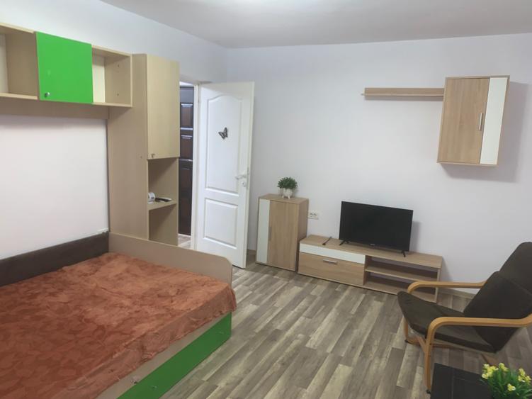 Garsonieră decomandată, mobilată în Central