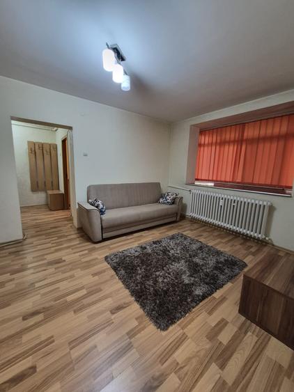 Apartament cu 2 camere semidecomandat în Calea București