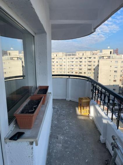 Apartament cu 4 camere decomandat, mobilat în Central