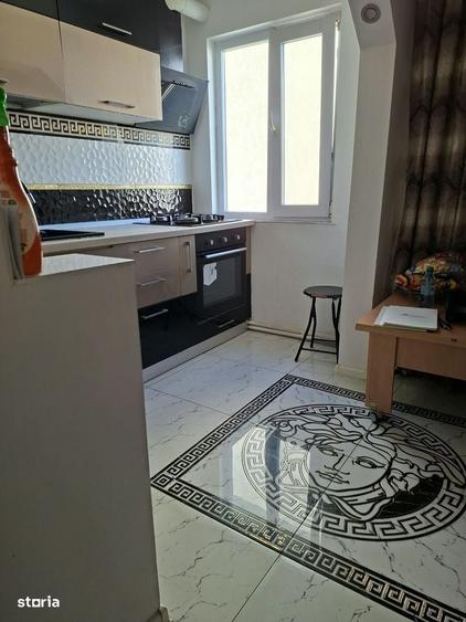 Apartament cu 3 camere semidecomandat în Central