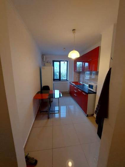 Apartament cu 3 camere semidecomandat în Tomis III
