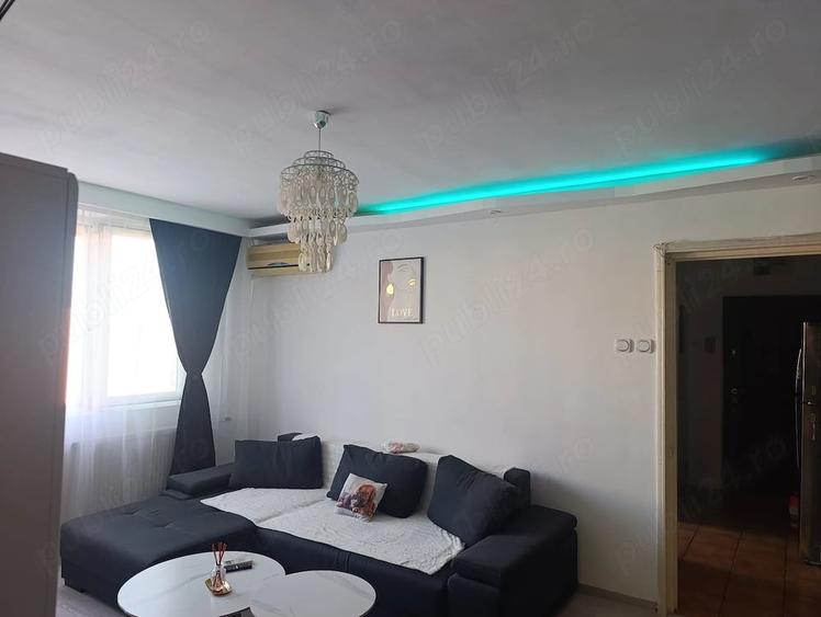 Apartament cu 3 camere semidecomandat în Titan