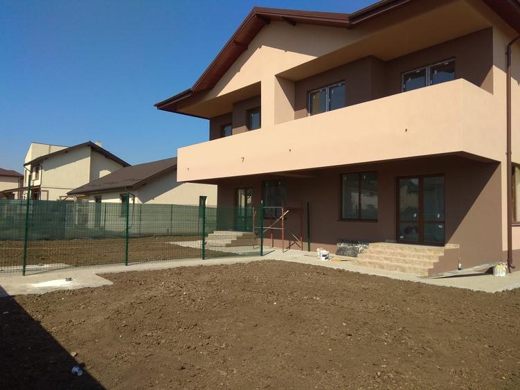 Duplex cu 4 camere cu Teren 300 Mp în Domnești