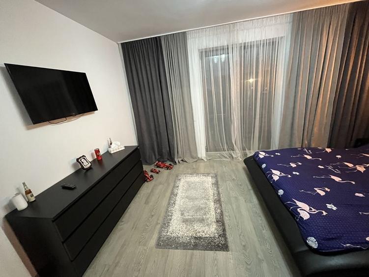 Apartament cu 2 camere decomandat în Roșu
