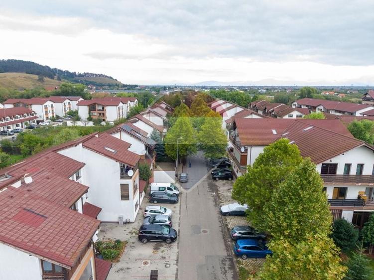 Apartament cu 3 camere semidecomandat în Sânpetru
