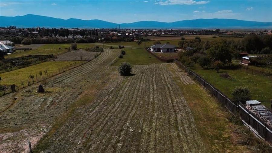 Teren Construcții intravilan de 2781 mp, în Nord
