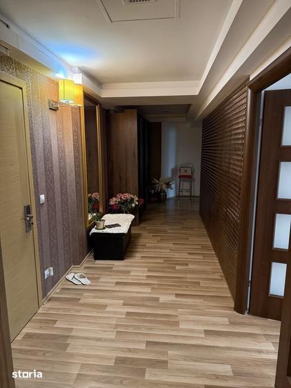 Apartament cu 3 camere decomandat în Vitan