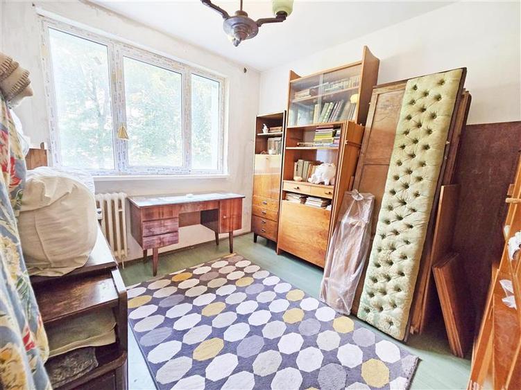 Apartament cu 4 camere decomandat în Drumul Taberei