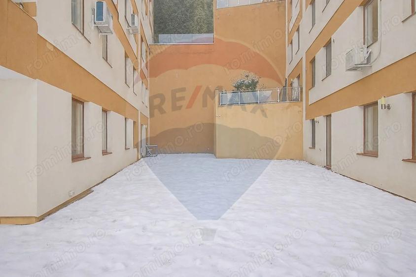 Apartament cu 4 camere semidecomandat, mobilat în Drumul Poienii