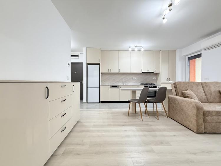 Apartament cu 3 camere decomandat, mobilat în Lipovei