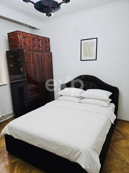 Apartament cu 3 camere semidecomandat, mobilat în Craiovei