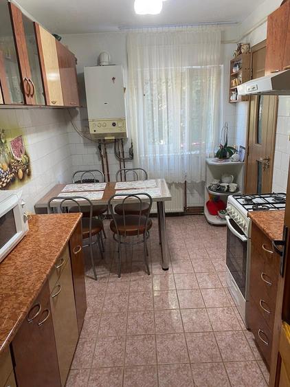 Apartament cu 2 camere decomandat, mobilat în Central