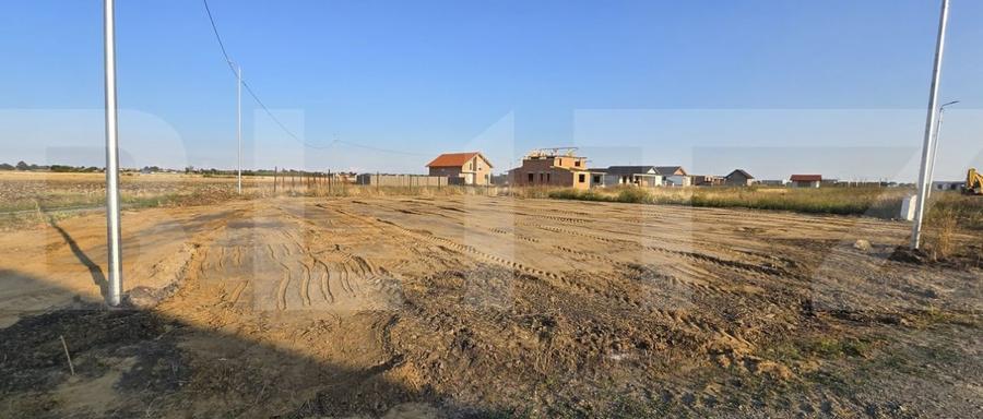 Teren Construcții intravilan de 697 mp, în Sânmihaiu Român