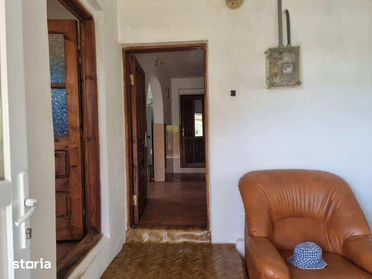 Casă cu 2 camere cu Teren 612 Mp în Moroeni