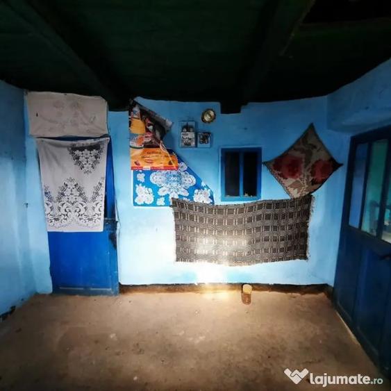 Casă cu 2 camere cu Teren 1628 Mp în Dănești