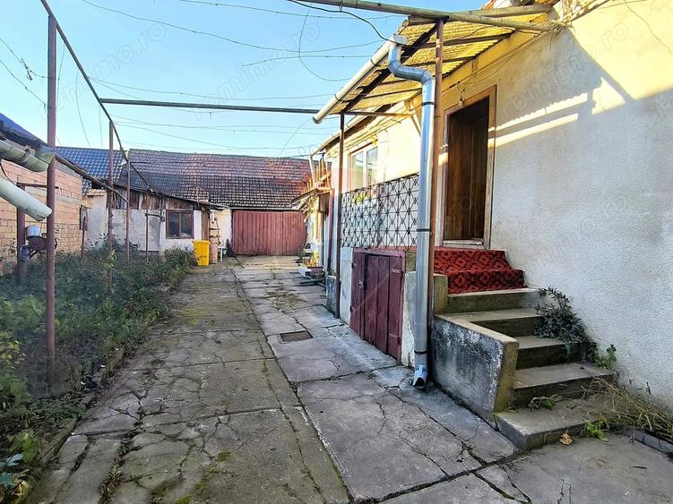 Casă cu 3 camere cu Teren 1418 Mp în Brateiu