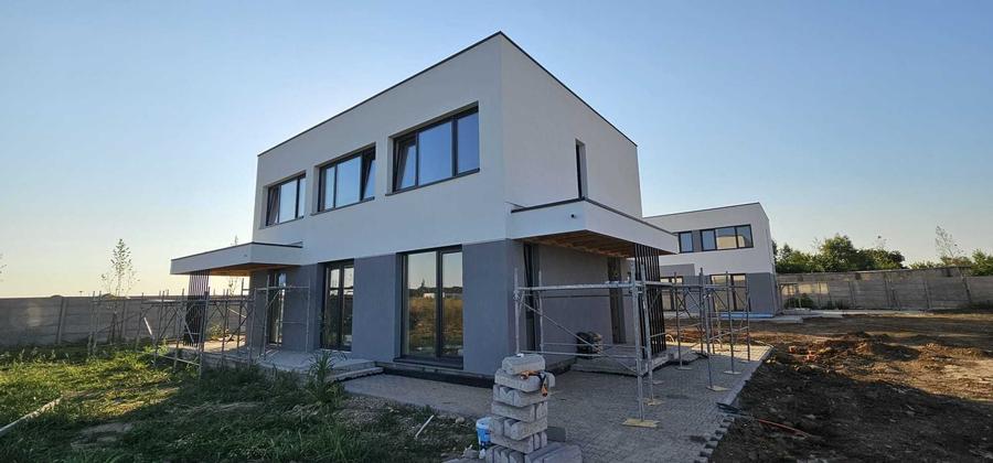 Casă cu 4 camere în Săftica