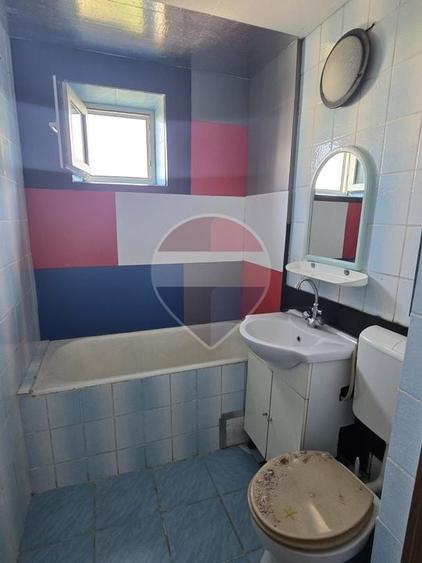 Apartament cu 2 camere semidecomandat, mobilat în Progresul